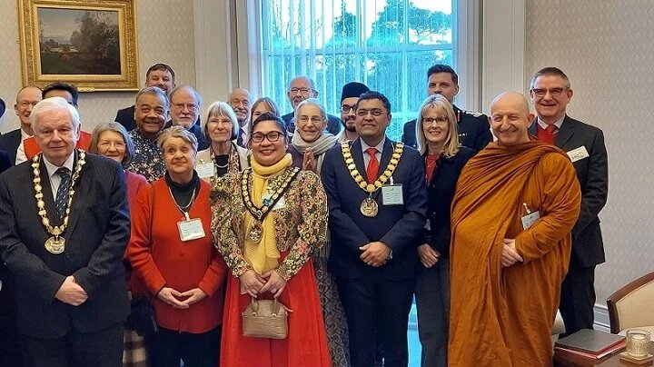 Líder Hare Krishna firma un Pacto para fomentar el respeto entre religiones Inglaterra 2024