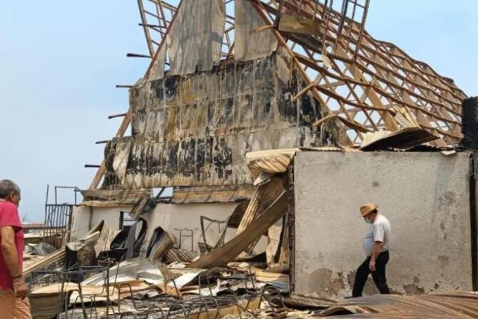 La Iglesia Católica reza y se moviliza por los afectados por incendio forestal Chile 2024