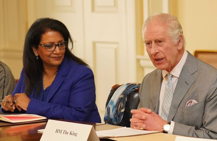 El Rey Carlos se reúne con líderes religiosos en su primera aparición desde que comenzó el tratamiento contra el cáncer Reino Unido 2024