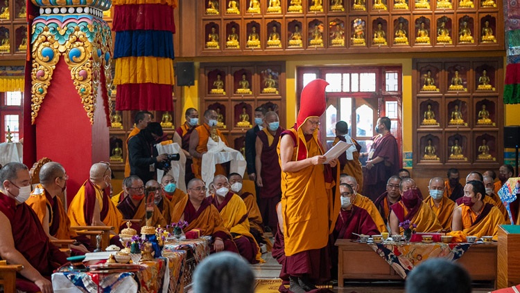 Budistas tibetanos oran por la longevidad del Dalai Lama India 2024