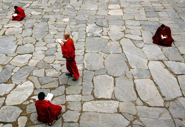Dan a los monjes una lista de cosas que no pueden hacer tras la muerte del Dalai Lama China 2024