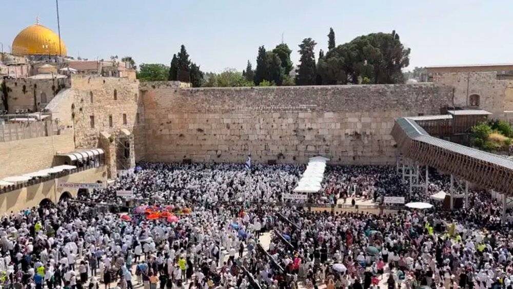Miles de personas asisten a la bendición sacerdotal anual de la Pascua en Jerusalén Israel 2024