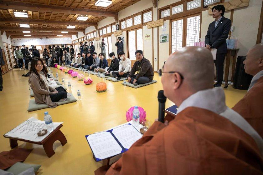 Monjes budistas se dedican a buscar parejas Corea del Sur 2024