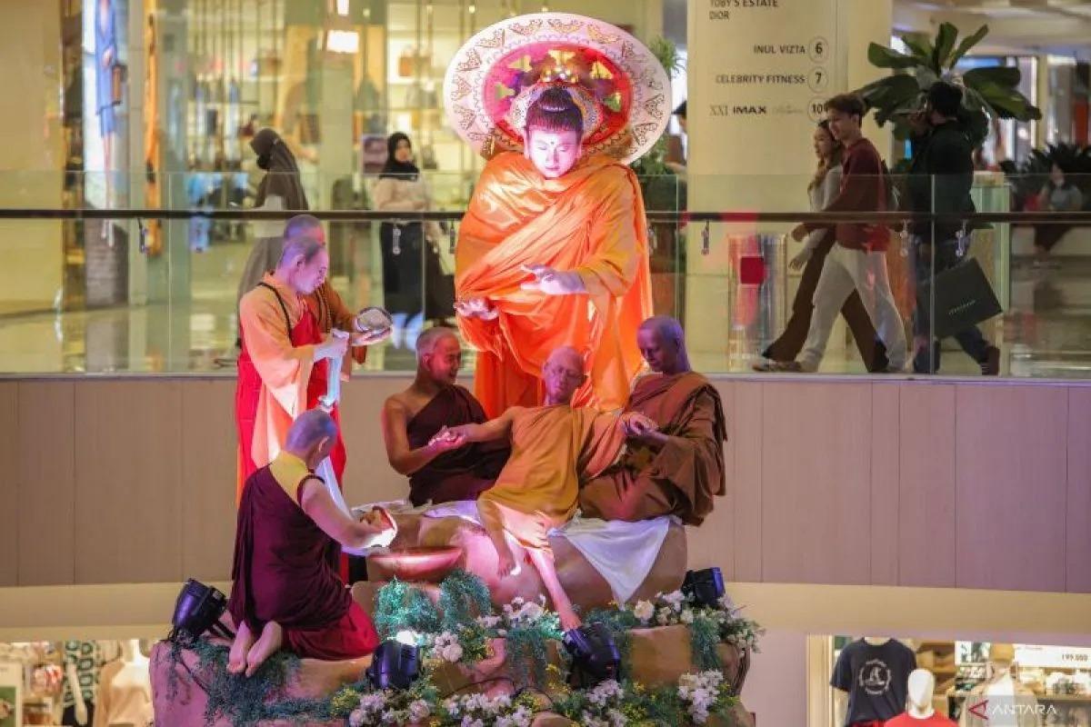 La Asociación de Jóvenes Budistas celebra el Vesak con una escultura en movimiento Indonesia 2024