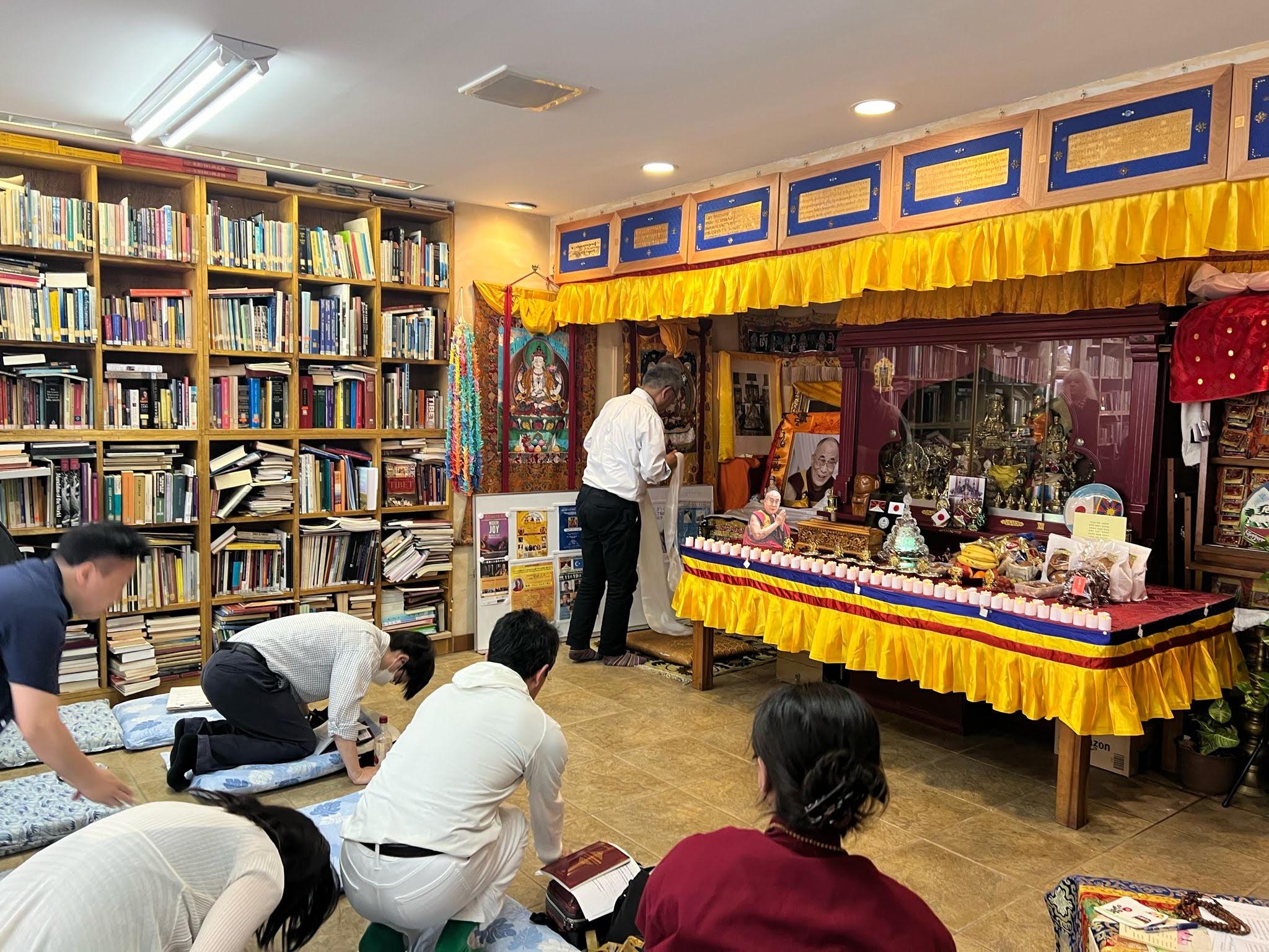 Tibetanos y japoneses celebran un servicio de oración en el decimoquinto día del auspicioso mes de Saka Dawa Japón 2024
