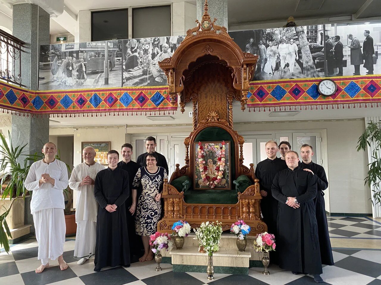 Seminaristas greco-católicos visitan el nuevo Navadvipa Mandir de ISKCON en Kiev Ucrania 2024