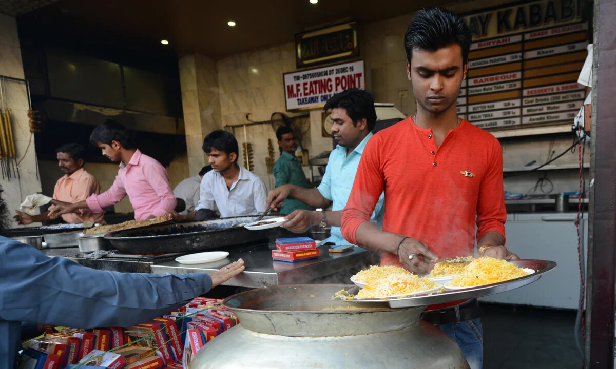 Los musulmanes discriminados tras obligar a los restaurantes a mostrar los nombres de sus trabajadores India 2024