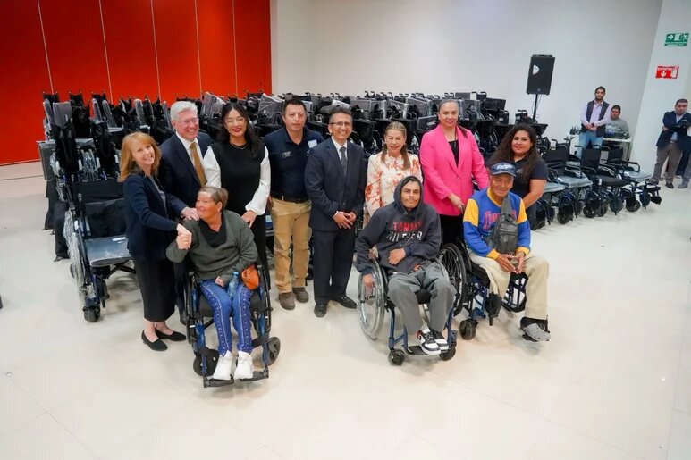 Iglesia de los Santos de los Últimos Días dona sillas de ruedas al municipio de Gómez Palacio México 2024