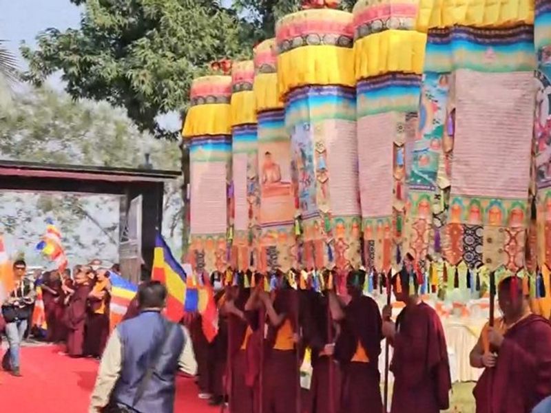 Budistas de todo el mundo se reúnen para participar en el primer Programa de Canto al Gurú Padmasambhava India 2024