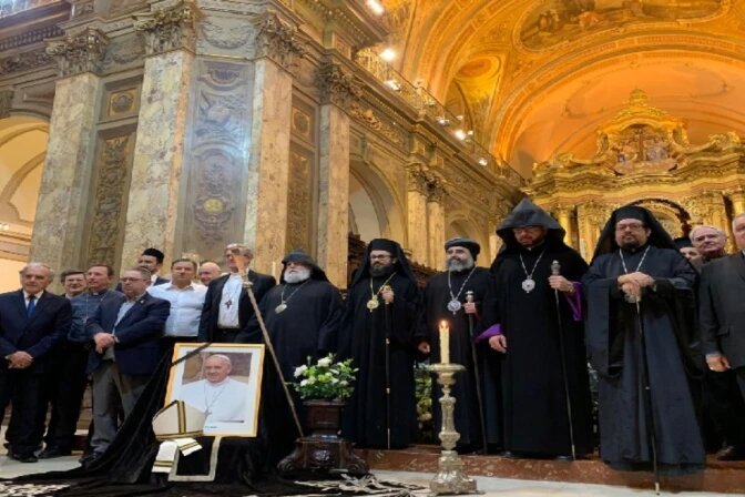 Con oración interreligiosa despiden al Papa Francisco Argentina 2025