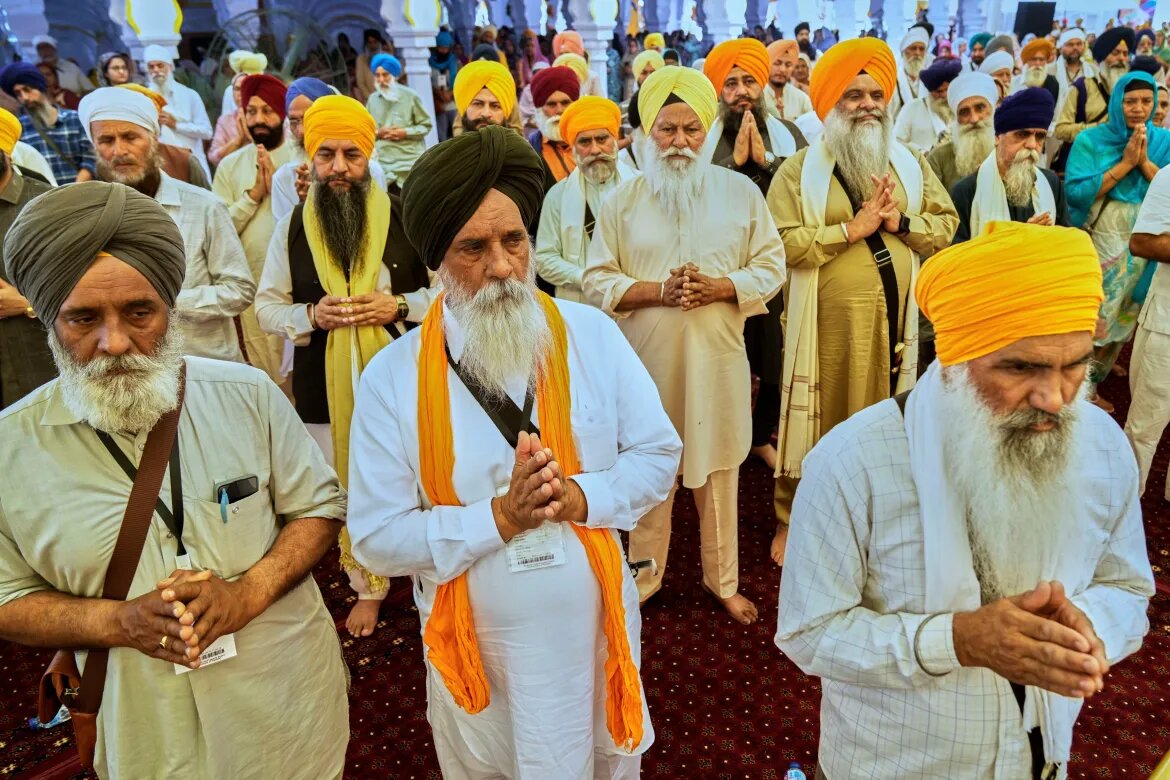 Miles de peregrinos sijs visitan Pakistán para celebrar el festival Vaisakhi Pakistán 2025