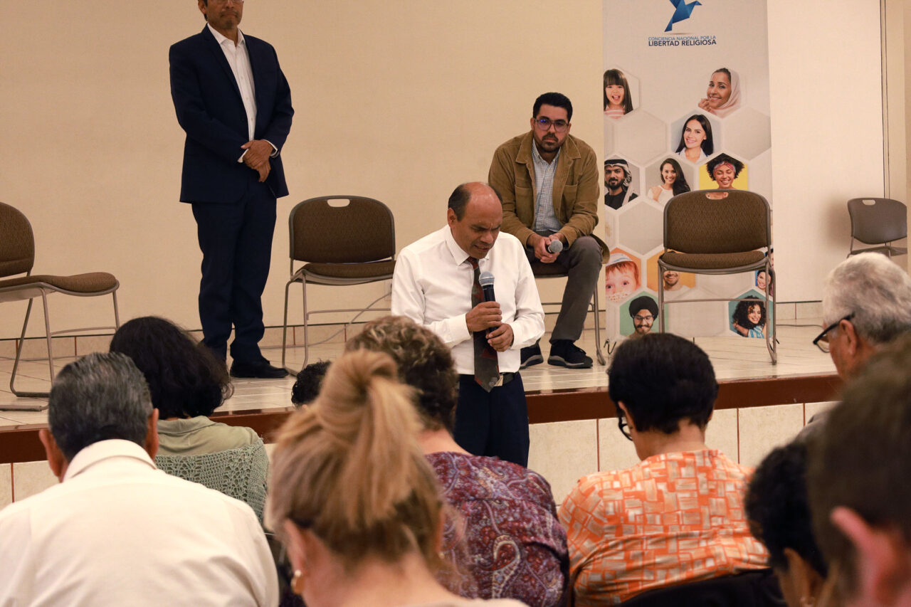 Líderes religiosos y académicos de Querétaro dialogan sobre el abandono de la fe en la posmodernidad