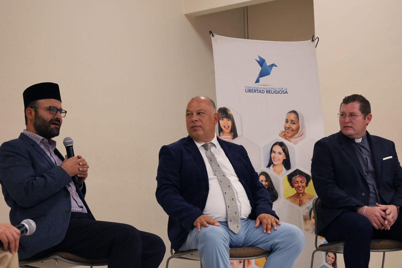 Líderes religiosos y académicos de Querétaro dialogan sobre el abandono de la fe en la posmodernidad