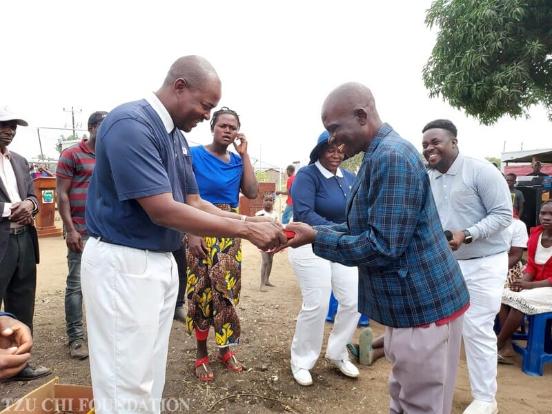 Voluntarios de organización budista entregan nuevas viviendas a 171 familias Mozambique 2025