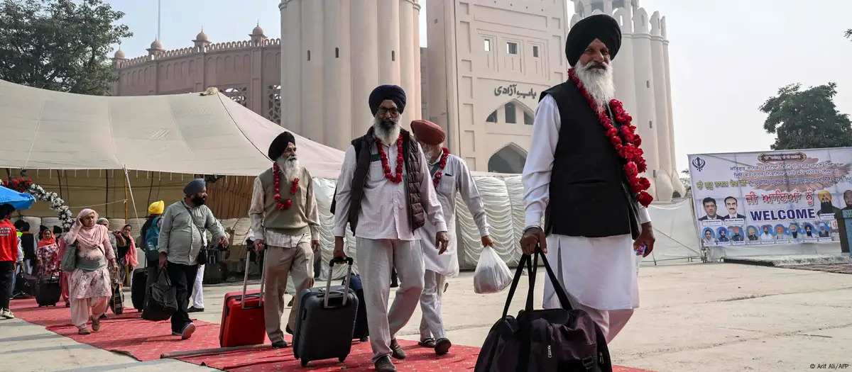 Los primeros peregrinos sijs indios entran en Pakistán desde el conflicto de mayo Pakistán 2025