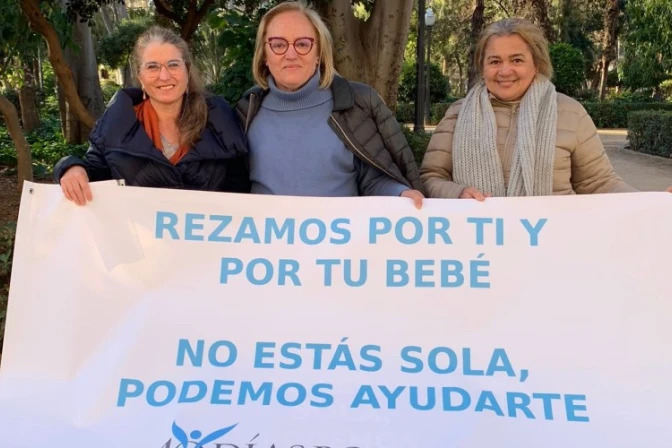Contundente sentencia avala rezar cerca de los abortorios España 2025