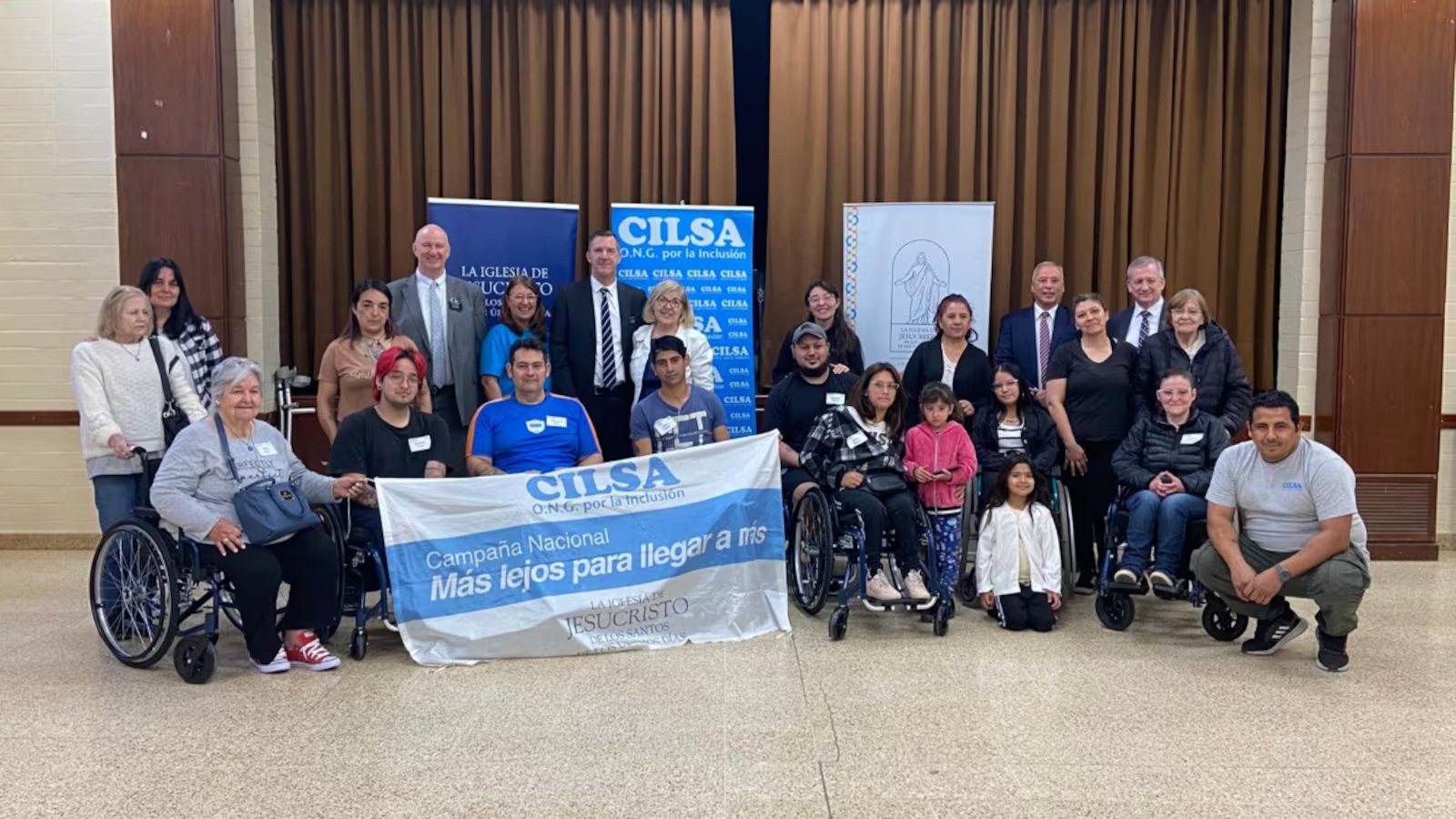 La Iglesia de Jesucristo de los Santos de los Últimos Días lleva sillas de ruedas y equipos médicos a Bahía Blanca Argentina 2025
