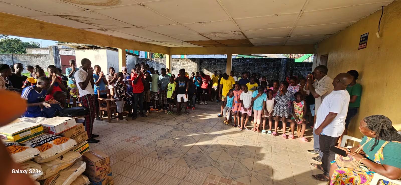 La iniciativa «Ilumina el mundo» de la Iglesia de Jesucristo de los Santos de los Últimos días entrega alimentos a comunidades Liberia 2025