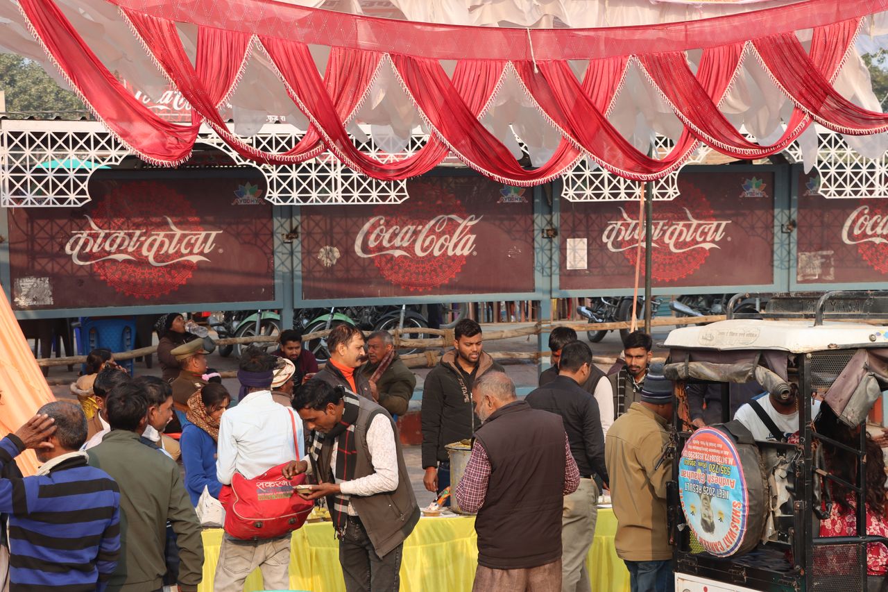 ISKCON Ayodhya sirve 100 000 comidas durante el Magh Mela 2026 India