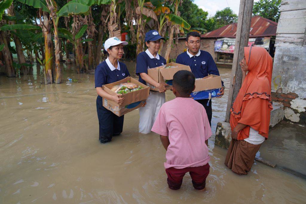 Organización budista brinda ayuda compasiva a las víctimas de las inundaciones en Sumatra Indonesia 2026