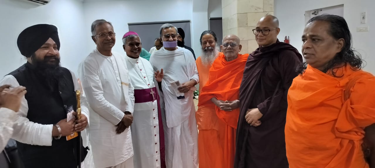 Líderes religiosos reunidos por los 75 años de la Divine Life Society India 2026