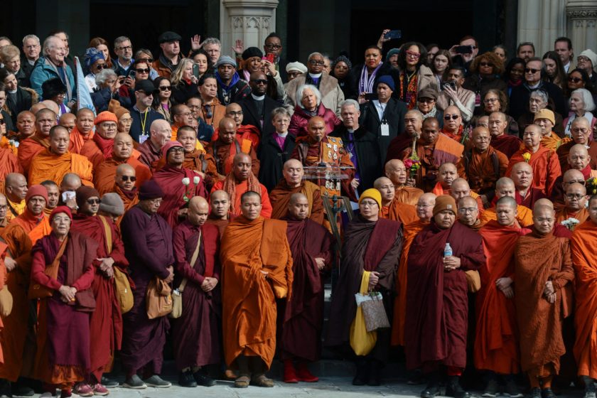 Monjes budistas completan una histórica caminata por la paz hasta Washington, D.C. Estados Unidos 2026