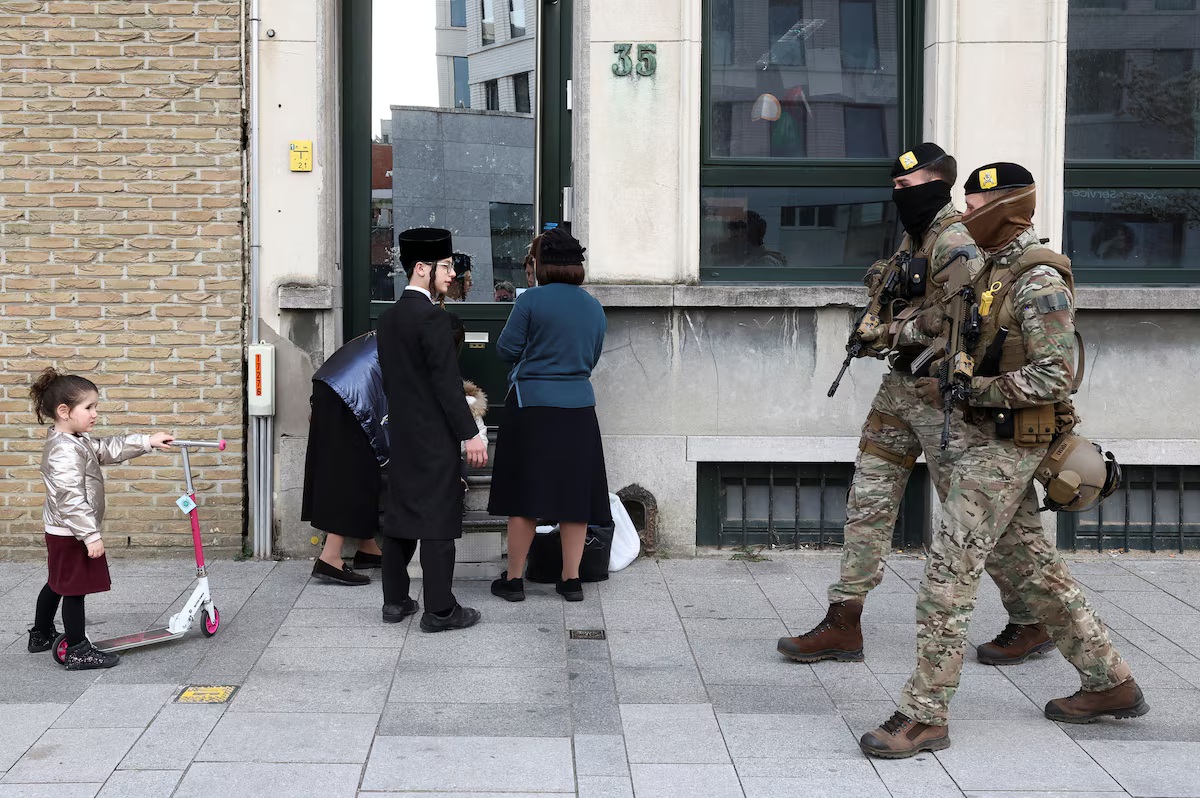 Despliega soldados para reforzar la seguridad en los centros judíos Bélgica 2026