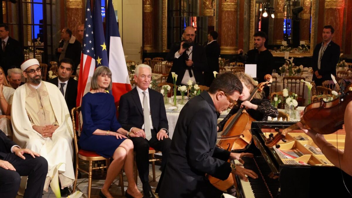 Se reúnen líderes religiosos, diplomáticos, líderes políticos y religiosos en París Francia 2026