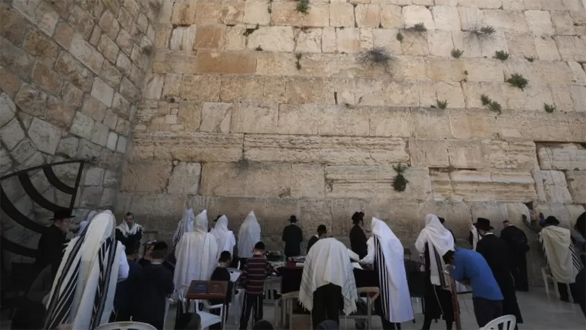 Autorizan hasta 100 fieles en el Muro Occidental de Jerusalén Israel 2026