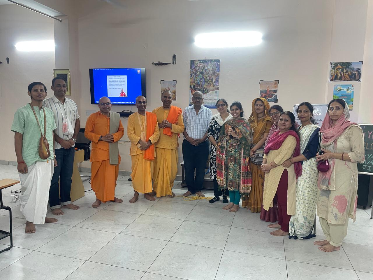 Devotos Hare Krishna completan la capacitación en excelencia en la predicación India 2026