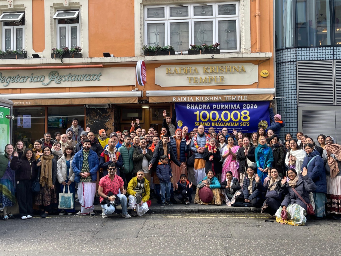 Devotos Hare Krishna se unen para la distribución de libros de la campaña de Bhadra Inglaterra 2026