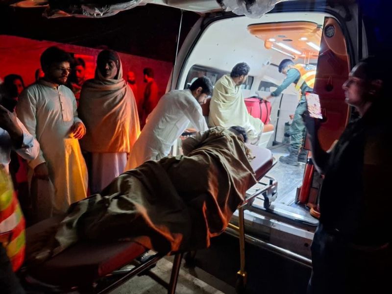 Un muerto y decenas de heridos tras embestida de camión contra una procesión de Pascua Pakistán 2026