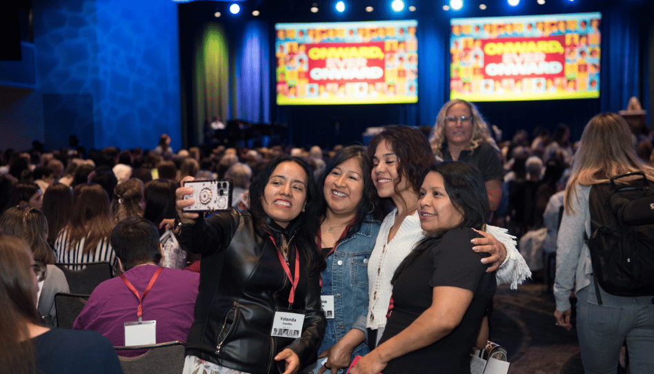 Miles de miembros de la Iglesia de Jesucristo de los Santos de los Últimos Días se reúnen en conferencia para mujeres Estados Unidos 2026