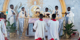 Matan a un sacerdote y asaltan misa en menos de una semana Nigeria 2026