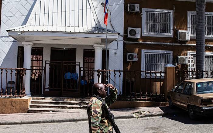 Obispo denuncia ataques de pandillas contra la Iglesia y cierre de parroquias y escuelas Haití 2026