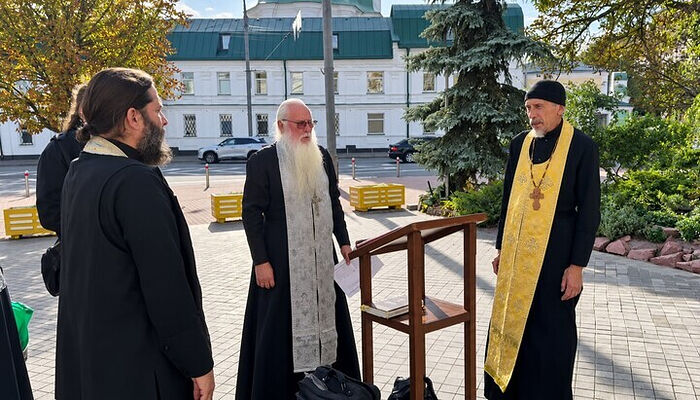 Fieles ortodoxos protegen la Lavra de las Cuevas de Kiev desde hace más de 1.000 días