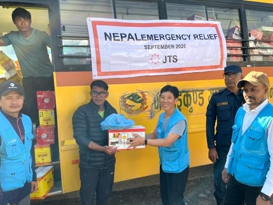 Voluntarios budistas de JTS asisten a 800 familias tras las inundaciones en el distrito de Rasuwa